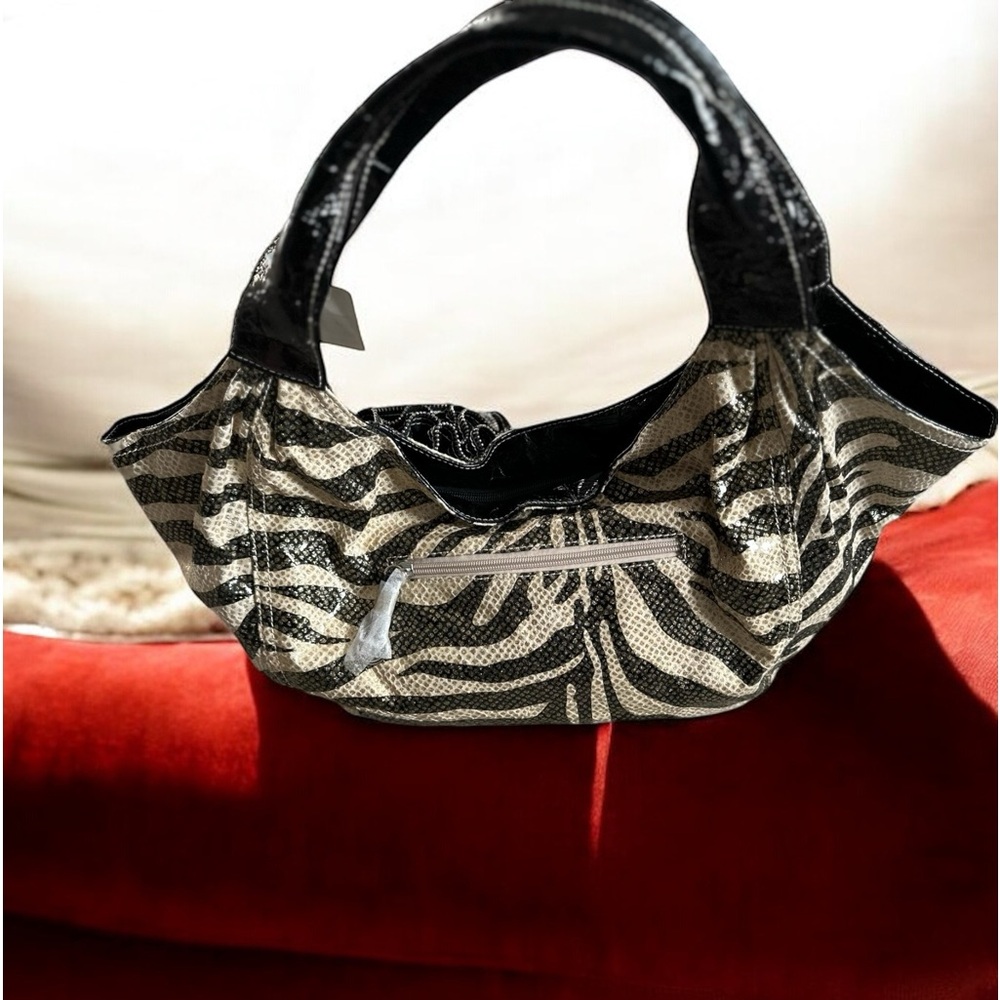 GG…ing zebra and black patent leather baguette shoulder bag - Picture 3 of 7